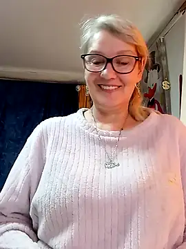 irinamaux online show from May 16, 2026, 6:34 am