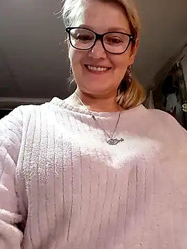 irinamaux online show from May 8, 2026, 9:24 am