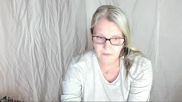 Snapshot of irinamaux chatting on March 12, 2025, 8:08 am irinamaux online show from March 12, 2025, 8:08 am