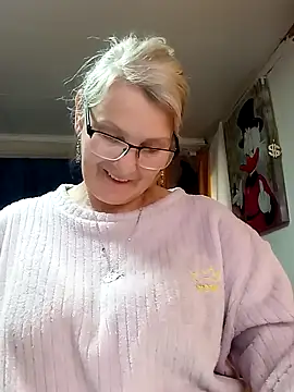 irinamaux online show from April 30, 2026, 1:07 pm