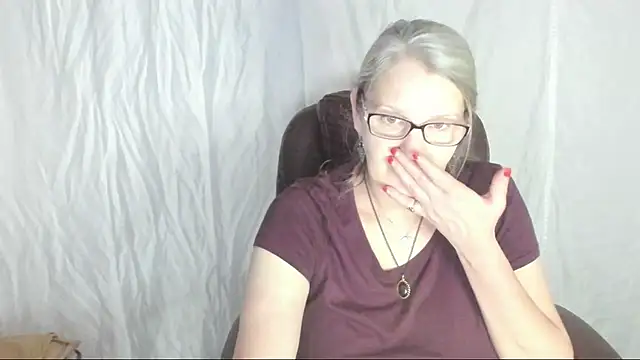 Snapshot of irinamaux chatting on March 1, 2025, 1:40 pm irinamaux online show from March 1, 2025, 1:40 pm