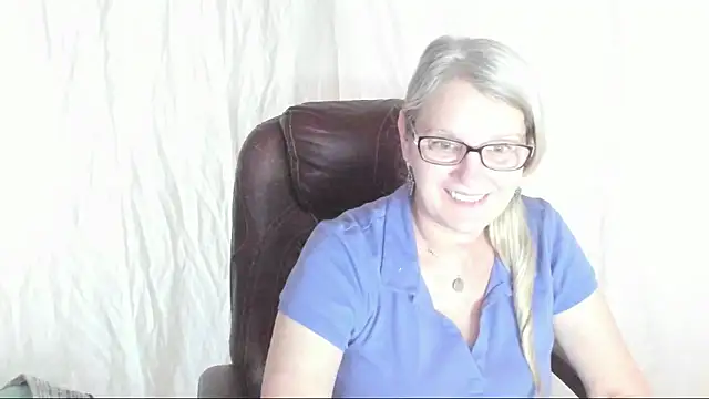 Snapshot of irinamaux chatting on March 8, 2025, 1:57 pm irinamaux online show from March 8, 2025, 1:57 pm
