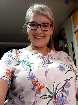 irinamaux online show from May 24, 2026, 8:36 am