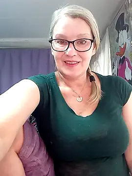 irinamaux online show from March 4, 2026, 9:50 am