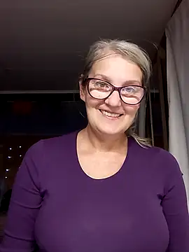 Snapshot of irinamaux chatting on October 5, 2025, 8:05 am irinamaux online show from October 5, 2025, 8:05 am
