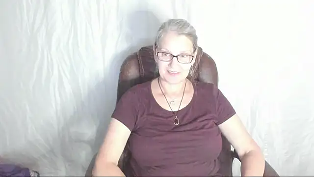 Snapshot of irinamaux chatting on February 28, 2025, 3:26 pm irinamaux online show from February 28, 2025, 3:26 pm