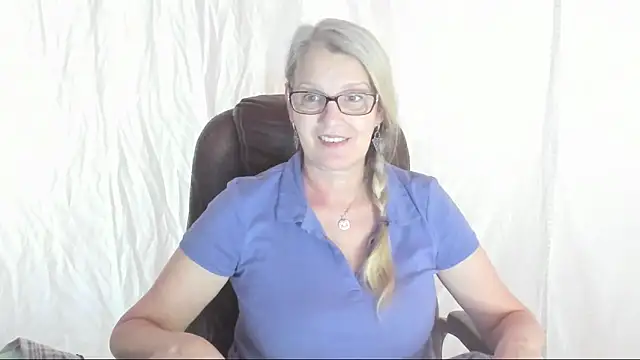 Snapshot of irinamaux chatting on March 7, 2025, 12:56 pm irinamaux online show from March 7, 2025, 12:56 pm