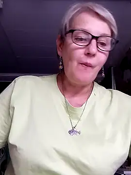 Snapshot of irinamaux chatting on June 3, 2026, 3:17 pm irinamaux online show from June 3, 2026, 3:17 pm
