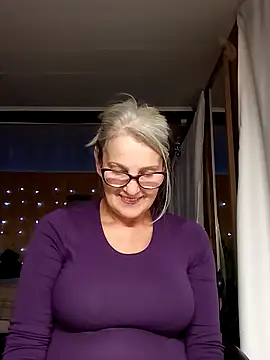 Snapshot of irinamaux chatting on October 1, 2025, 7:18 pm irinamaux online show from October 1, 2025, 7:18 pm