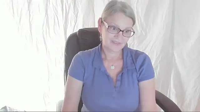 Snapshot of irinamaux chatting on March 8, 2025, 7:49 am irinamaux online show from March 8, 2025, 7:49 am