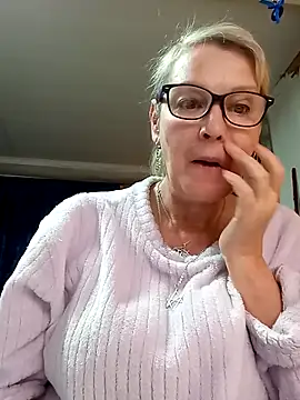 irinamaux online show from April 22, 2026, 4:30 am
