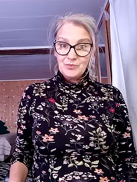 Snapshot of irinamaux chatting on September 29, 2025, 12:33 pm irinamaux online show from September 29, 2025, 12:33 pm