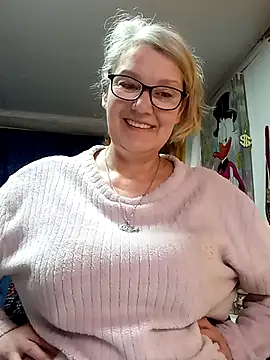 irinamaux online show from April 10, 2026, 4:30 am