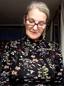 Snapshot of irinamaux chatting on September 27, 2025, 4:57 pm irinamaux online show from September 27, 2025, 4:57 pm