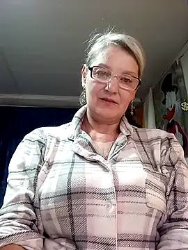 irinamaux online show from May 27, 2026, 5:26 am