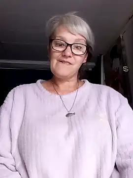 Snapshot of irinamaux chatting on June 11, 2026, 3:58 am irinamaux online show from June 11, 2026, 3:58 am