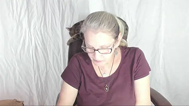 Snapshot of irinamaux chatting on March 2, 2025, 8:48 am irinamaux online show from March 2, 2025, 8:48 am
