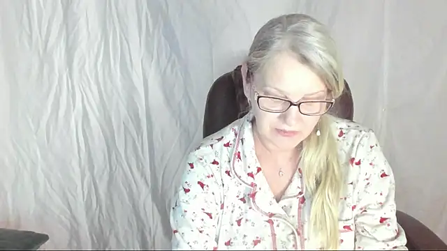 Snapshot of irinamaux chatting on March 20, 2025, 5:46 am irinamaux online show from March 20, 2025, 5:46 am