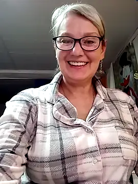 irinamaux online show from May 25, 2026, 12:26 pm