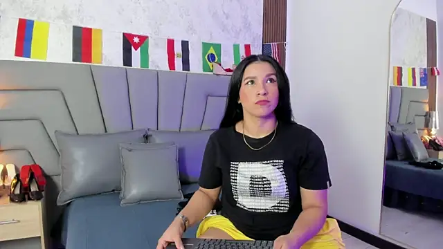 Sofi Perez  online show from July 6, 2026, 11:28 am