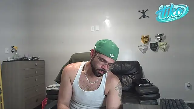Snapshot of Zander823 chatting on May 14, 2026, 1:02 am Zander823 online show from May 14, 2026, 1:02 am