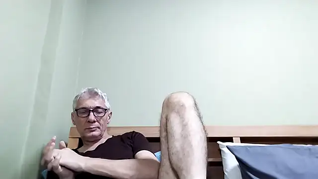 BIGUNCUTHARDCOCK online show from October 18, 2025, 11:45 am