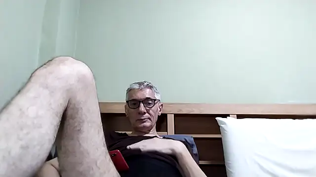 BIGUNCUTHARDCOCK online show from December 3, 2025, 12:37 pm