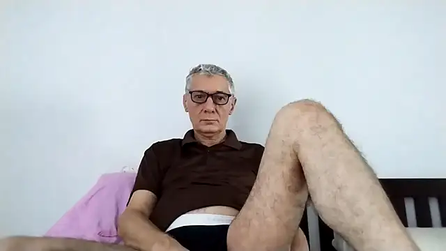 BIGUNCUTHARDCOCK online show from May 10, 2026, 12:47 am