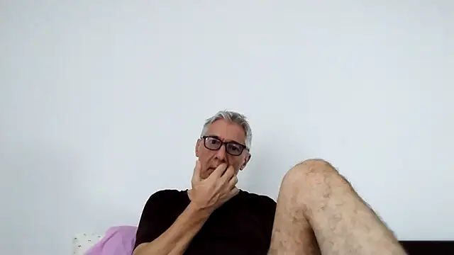 BIGUNCUTHARDCOCK online show from May 6, 2026, 1:53 am