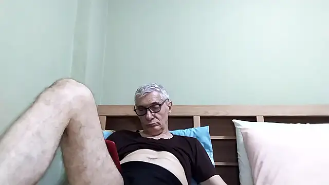 Snapshot of BIGUNCUTHARDCOCK chatting on January 17, 2026, 2:15 am BIGUNCUTHARDCOCK online show from January 17, 2026, 2:15 am