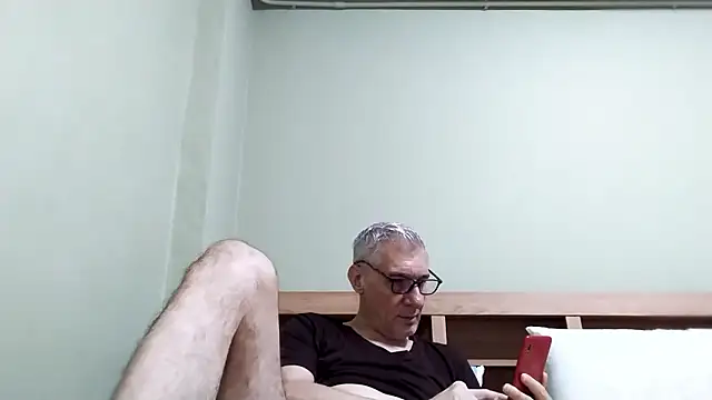 Snapshot of BIGUNCUTHARDCOCK chatting on January 15, 2026, 1:20 am BIGUNCUTHARDCOCK online show from January 15, 2026, 1:20 am