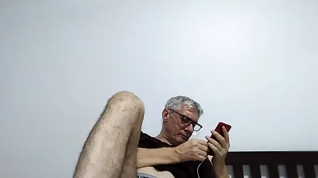 Snapshot of BIGUNCUTHARDCOCK chatting on February 24, 2026, 2:29 pm BIGUNCUTHARDCOCK online show from February 24, 2026, 2:29 pm