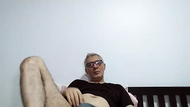 Snapshot of BIGUNCUTHARDCOCK chatting on February 14, 2026, 1:28 am BIGUNCUTHARDCOCK online show from February 14, 2026, 1:28 am