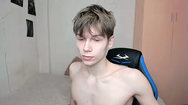 Snapshot of Makentoshi_ chatting on March 22, 2025, 10:28 am Makentoshi online show from March 22, 2025, 10:28 am