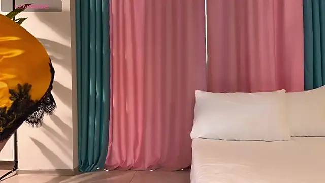 Snapshot of UrGoddessJenny chatting on May 4, 2026, 10:07 am UrGoddessJenny online show from May 4, 2026, 10:07 am