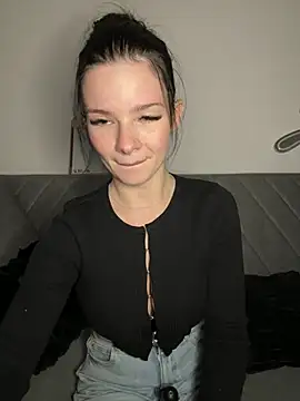 Snapshot of RoxiBlack chatting on March 5, 2026, 6:04 pm RoxiBlack online show from March 5, 2026, 6:04 pm