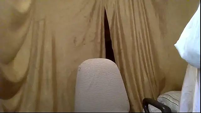 Snapshot of _Estelitta_5 chatting on May 7, 2026, 3:59 pm Estelitta 5 online show from May 7, 2026, 3:59 pm