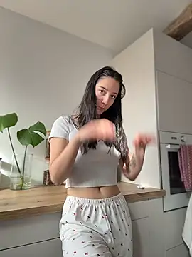 Snapshot of _Juliette chatting on March 4, 2026, 9:17 am Juliette online show from March 4, 2026, 9:17 am