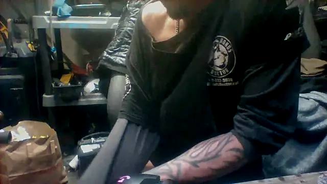 Snapshot of Aaronbp chatting on October 31, 2025, 7:49 am Aaronbp online show from October 31, 2025, 7:49 am