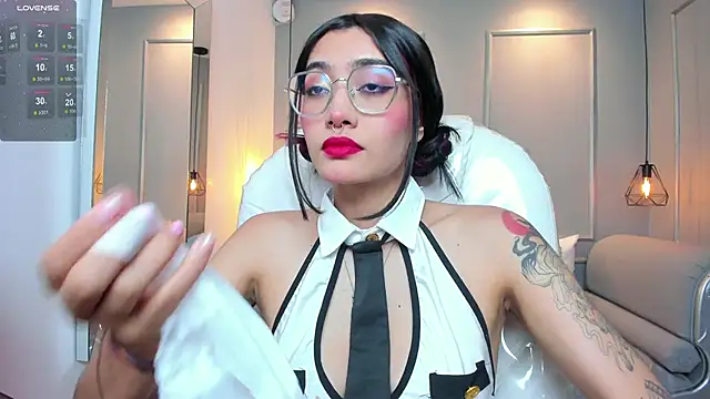 AzuraKindong online show from December 4, 2025, 7:35 pm