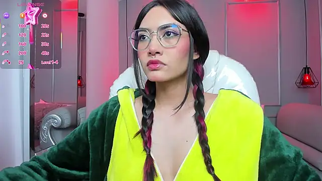 AzuraKindong online show from December 15, 2025, 7:20 pm