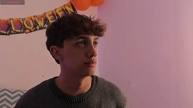 Snapshot of Tomy_Rox chatting on October 16, 2025, 8:28 pm Tomy Rox online show from October 16, 2025, 8:28 pm