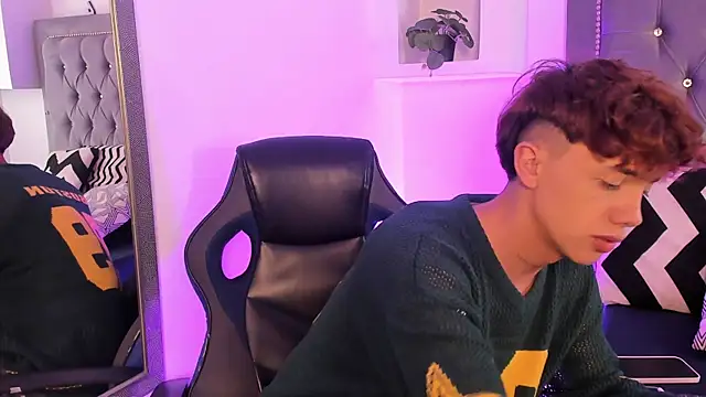 Snapshot of Tomy_Rox chatting on November 30, 2025, 6:03 am Tomy Rox online show from November 30, 2025, 6:03 am