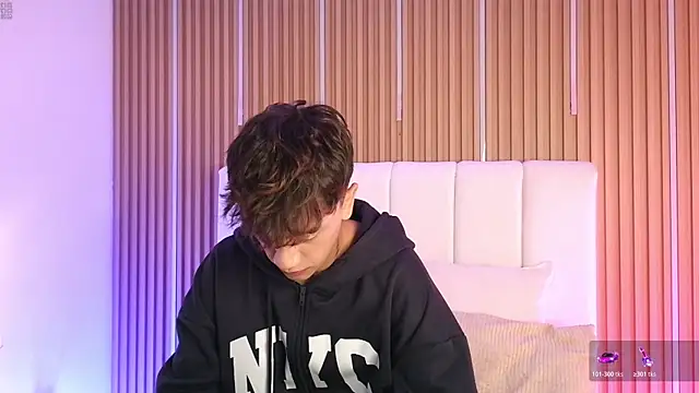 Snapshot of Tomy_Rox chatting on April 4, 2026, 7:42 pm Tomy Rox online show from April 4, 2026, 7:42 pm