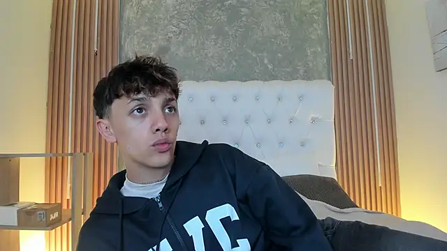 Snapshot of Tomy_Rox chatting on March 29, 2026, 9:16 pm Tomy Rox online show from March 29, 2026, 9:16 pm