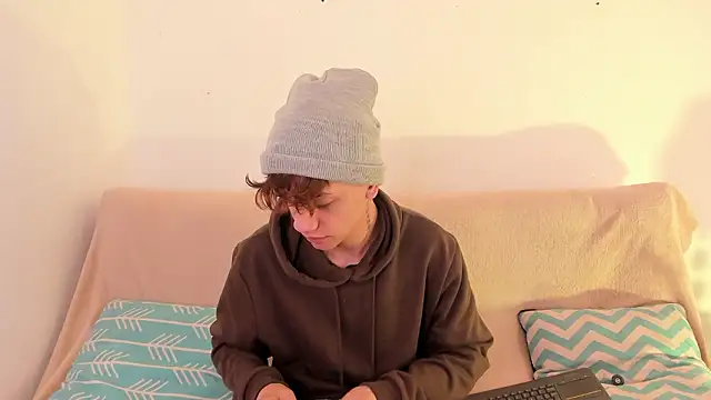 Snapshot of Tomy_Rox chatting on January 15, 2026, 12:52 pm Tomy Rox online show from January 15, 2026, 12:52 pm