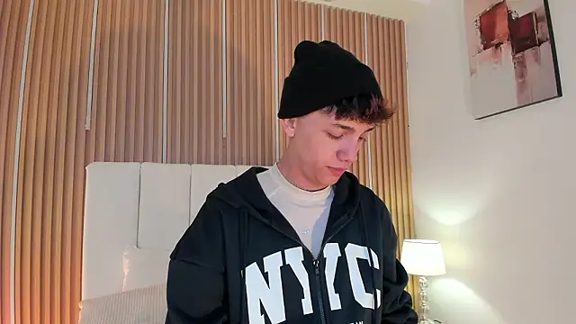 Snapshot of Tomy_Rox chatting on March 24, 2026, 8:20 pm Tomy Rox online show from March 24, 2026, 8:20 pm