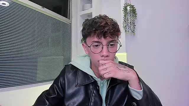 Snapshot of Tomy_Rox chatting on March 29, 2026, 3:30 am Tomy Rox online show from March 29, 2026, 3:30 am