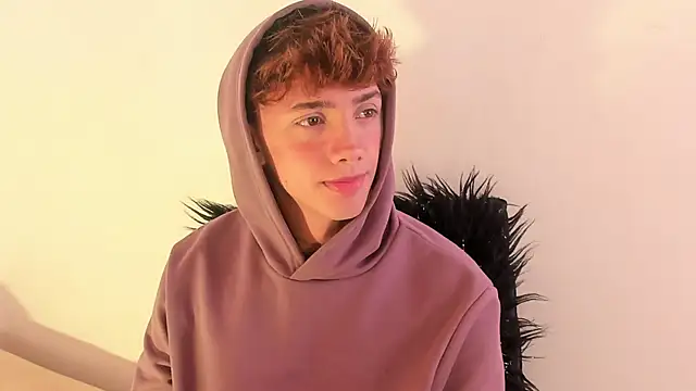 Snapshot of Tomy_Rox chatting on November 13, 2025, 8:57 pm Tomy Rox online show from November 13, 2025, 8:57 pm