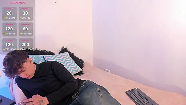 Snapshot of Tomy_Rox chatting on November 9, 2025, 6:23 pm Tomy Rox online show from November 9, 2025, 6:23 pm